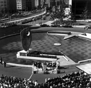 Image from the official Barbara Hepworth website http://barbarahepworth.org.uk/commissions/list/single-form.html