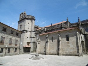 The church can only be entered fromt his side, its main entrance is blocked off by iron railings